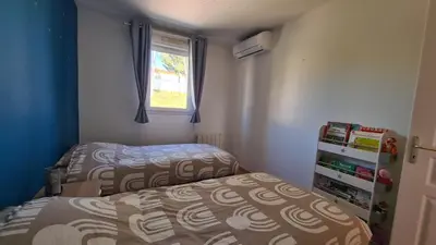 Un ou plusieurs lits dans un hébergement de l'établissement Coin de paradis, piscine, parking, terrasse