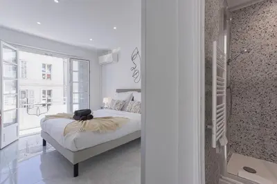 Un ou plusieurs lits dans un hébergement de l'établissement Cannes Molière - Palais, Plage, Balcon, Clim et Centre ville