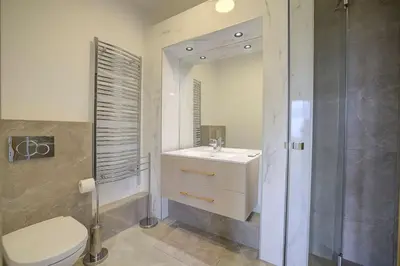 Salle de bains dans l'établissement Twin Luxurious Villas 8 BR Pool in Vallauris