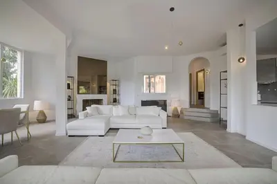 Coin salon dans l'établissement Twin Luxurious Villas 8 BR Pool in Vallauris