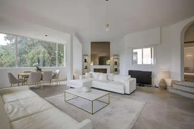Coin salon dans l'établissement Twin Luxurious Villas 8 BR Pool in Vallauris