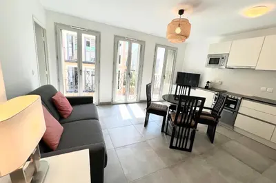 Cuisine ou kitchenette dans l'établissement VIEIL ANTIBES - 4 couchages - Parking privé