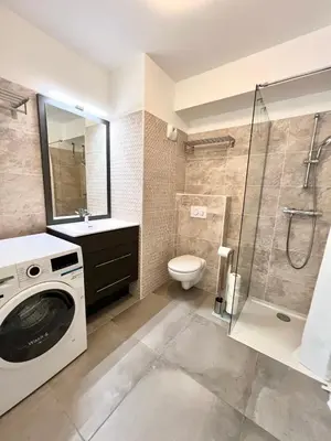 Salle de bains dans l'établissement VIEIL ANTIBES - 4 couchages - Parking privé