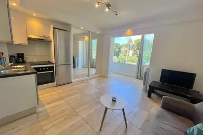 Cuisine ou kitchenette dans l'établissement CANNES - STUDIO proximité Mer et commerces