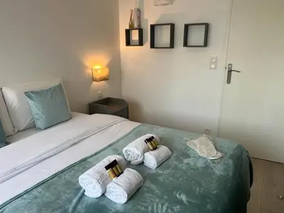 Un ou plusieurs lits dans un hébergement de l'établissement Beau Soleil Standing Presta