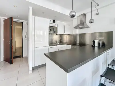 Cuisine ou kitchenette dans l'établissement 57m2 - 2 chambres, terrasse, Croisette-Martinez