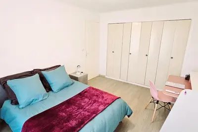 Un ou plusieurs lits dans un hébergement de l'établissement Trois pièces au cœur d'Antibes ! proche plage et parking a disposition