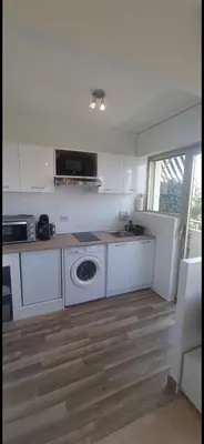 Cuisine ou kitchenette dans l'établissement Antibes beau studio lumineux