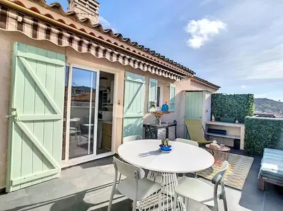 Balcon ou terrasse dans l'établissement Havre cosy et familial, garage, centre ville, dans la cité des Potiers
