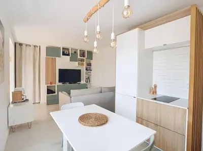 Télévision ou salle de divertissement dans l'établissement Havre cosy et familial, garage, centre ville, dans la cité des Potiers