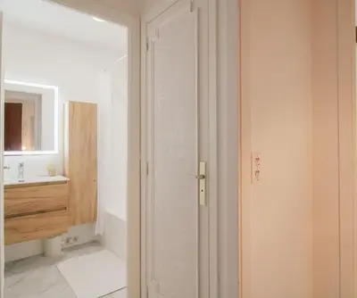 Salle de bains dans l'établissement Le Navarre By ApiRent #Terrasse #Ascenseur #Wifi