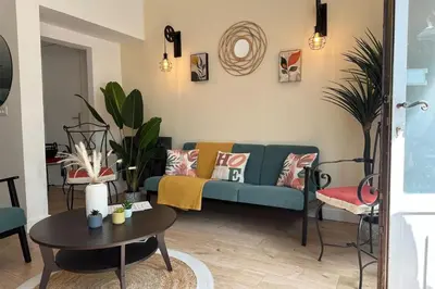 Coin salon dans l'établissement Spacious duplex near the city center of Cannes