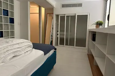 Un ou plusieurs lits dans un hébergement de l'établissement Spacious duplex near the city center of Cannes