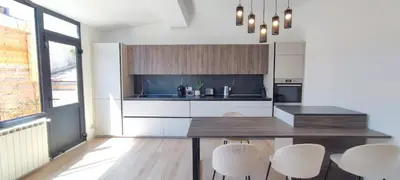 Cuisine ou kitchenette dans l'établissement FRGK Coastal House , Garden Near Beaches & Ultra-Fast Wi-Fi