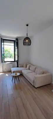 Coin salon dans l'établissement FRGK Coastal House , Garden Near Beaches & Ultra-Fast Wi-Fi