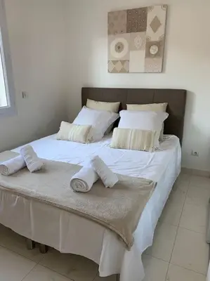 Un ou plusieurs lits dans un hébergement de l'établissement Cannes centre Villa piscine spa