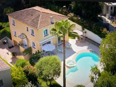Piscine de l'établissement Cannes centre Villa piscine spa ou située à proximité