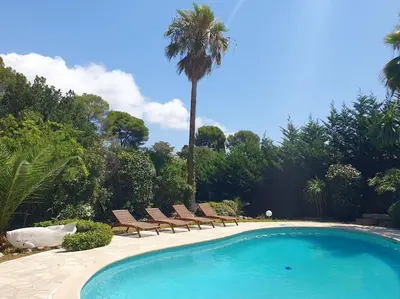 Piscine de l'établissement Bas de villa avec piscine partagée ou située à proximité