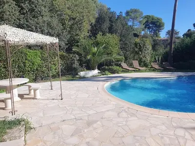 Piscine de l'établissement Bas de villa avec piscine partagée ou située à proximité