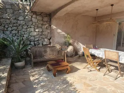 Terrasse ou espace extérieur de l'établissement Bas de villa avec piscine partagée