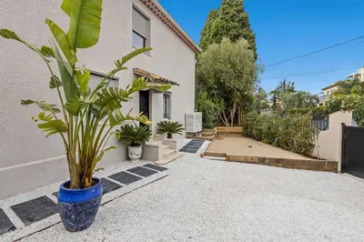 Jardin de l'établissement Luxueuse Villa L'Olivier Cannes 4 chambres jacuzzi