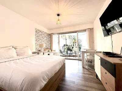 Télévision ou salle de divertissement dans l'établissement 30m2 vue mer terrasse à 1min des plages