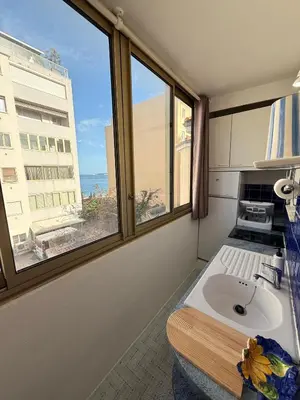 Cuisine ou kitchenette dans l'établissement Palm Beach Escape