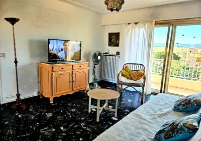 Télévision ou salle de divertissement dans l'établissement 3P Vue Mer Centre Ville