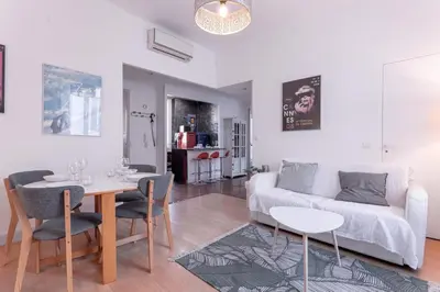 Coin salon dans l'établissement The Artists’ Retreat – Comfort in the Heart of Cannes