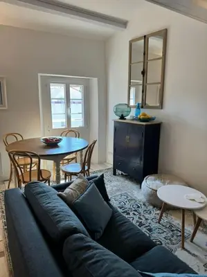 Coin salon dans l'établissement ARAZY - Superb duplex old Antibes very central, AC, terrace
