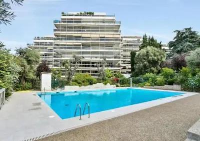 Piscine de l'établissement Stylish Studio with Pool 500 meters to the Beach ou située à proximité