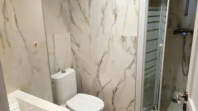 Salle de bains dans l'établissement Grand T2 Meublé-Juan Pins-Logt8
