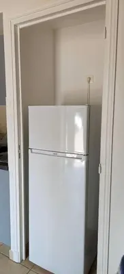 Cuisine ou kitchenette dans l'établissement Grand T2 Meublé-Juan Pins-Logt8