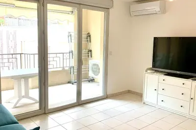Télévision ou salle de divertissement dans l'établissement Villa Paloma city center