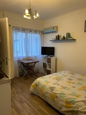 Télévision ou salle de divertissement dans l'établissement Studio ANTIBES CENTRE