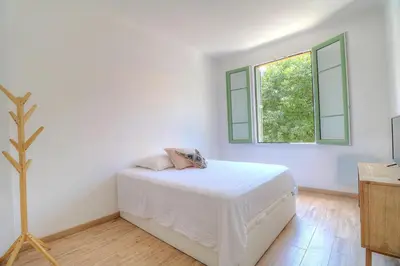 Un ou plusieurs lits dans un hébergement de l'établissement Joli appartement en bord de mer