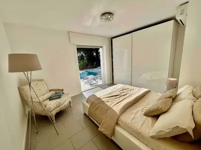 Un ou plusieurs lits dans un hébergement de l'établissement Villa MARGARITTA 4km Cannes centre et plages