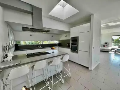 Cuisine ou kitchenette dans l'établissement Villa MARGARITTA 4km Cannes centre et plages