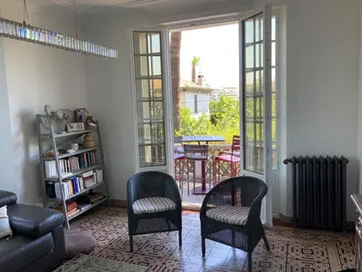 Coin salon dans l'établissement magnifique villa avec piscine