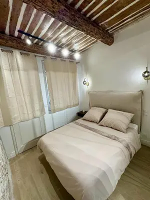Un ou plusieurs lits dans un hébergement de l'établissement New Charming Apartment Old Town