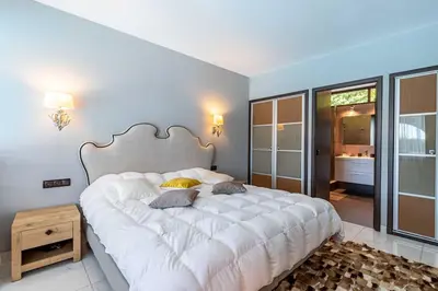 Un ou plusieurs lits dans un hébergement de l'établissement Villa Emilia, vue mer, Super-Cannes