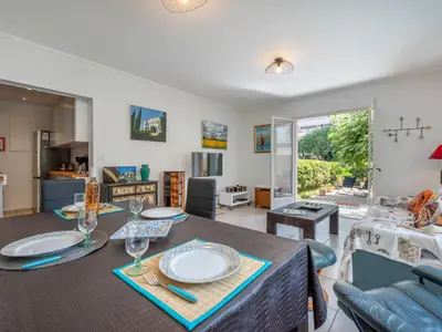 Cuisine ou kitchenette dans l'établissement Apartment Les Girelles by Interhome