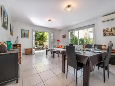 Coin salon dans l'établissement Apartment Les Girelles by Interhome