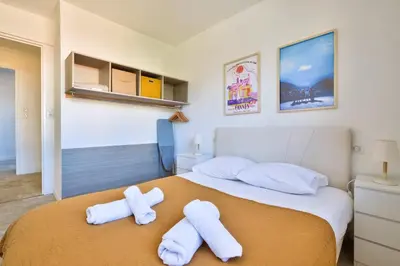 Un ou plusieurs lits dans un hébergement de l'établissement Cosy 1 BR Flat with balcony near La Croisette