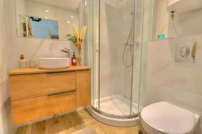 Salle de bains dans l'établissement Charmant Studio rénové à Antibes, plage à 10 min à pied