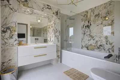 Salle de bains dans l'établissement Villa Julia First
