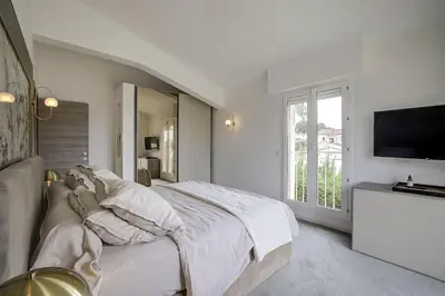 Télévision ou salle de divertissement dans l'établissement Villa Julia First