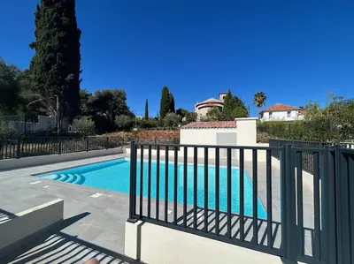 Piscine de l'établissement Jardin Secret A04 By Avecoeur ou située à proximité