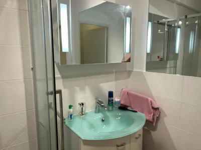 Salle de bains dans l'établissement Appartement T2 bord de mer