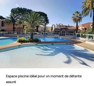 Piscine de l'établissement Agreable et Calme 3 pieces Terrasse, Piscine, Tennis, Plage ou située à proximité